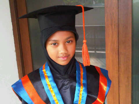 /home/wpcom/public_html/wp-content/blogs.dir/88e/21613842/files/2011/06/my-graduating-girl.jpg