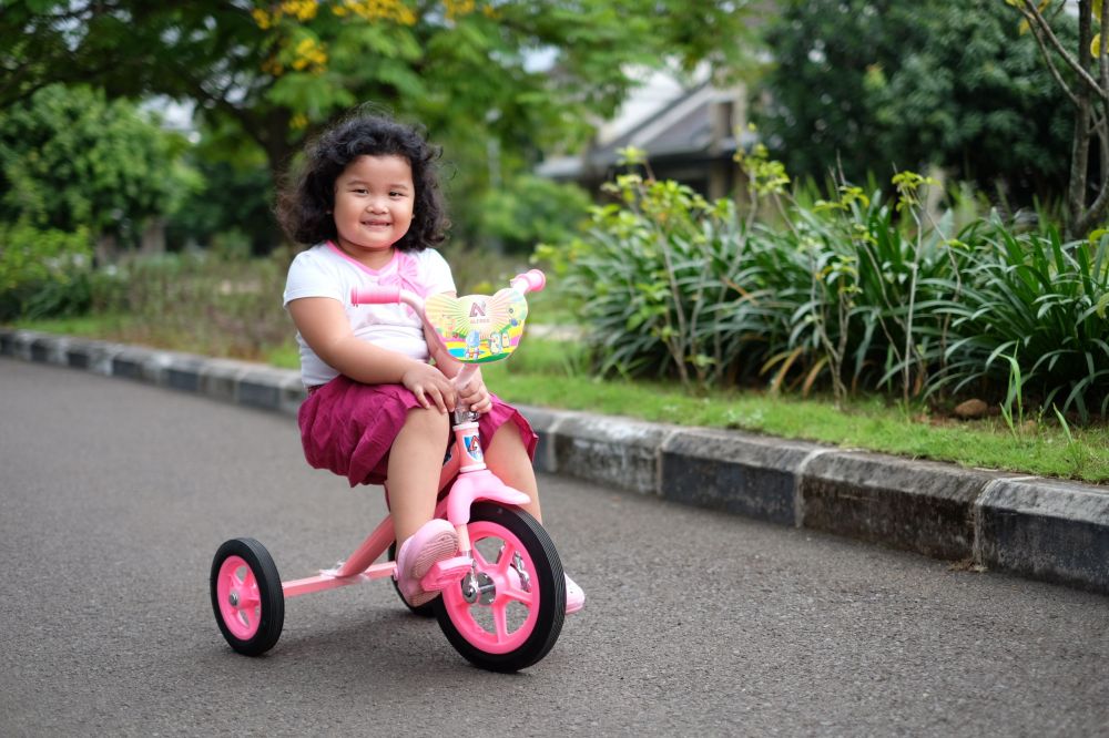 Not related with Christmas, but my cute Maryam ride her first bike today in Grand Wisata! And I love this pic! :)