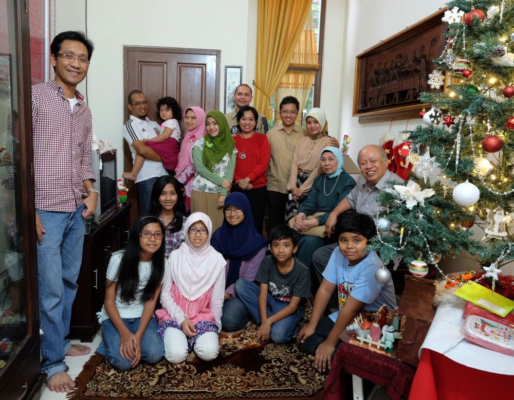 Our Family with Pakde Pras Family on Christmas Day