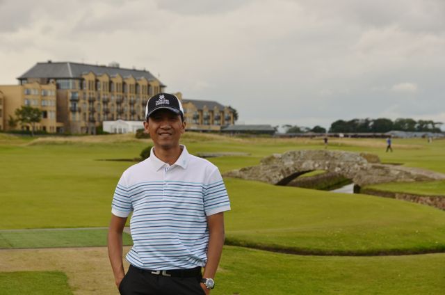 Me at St. Andrews Old Course. At the background is the famous Swilcan bridge and historical Old Course hotel in 17th Road Hole.